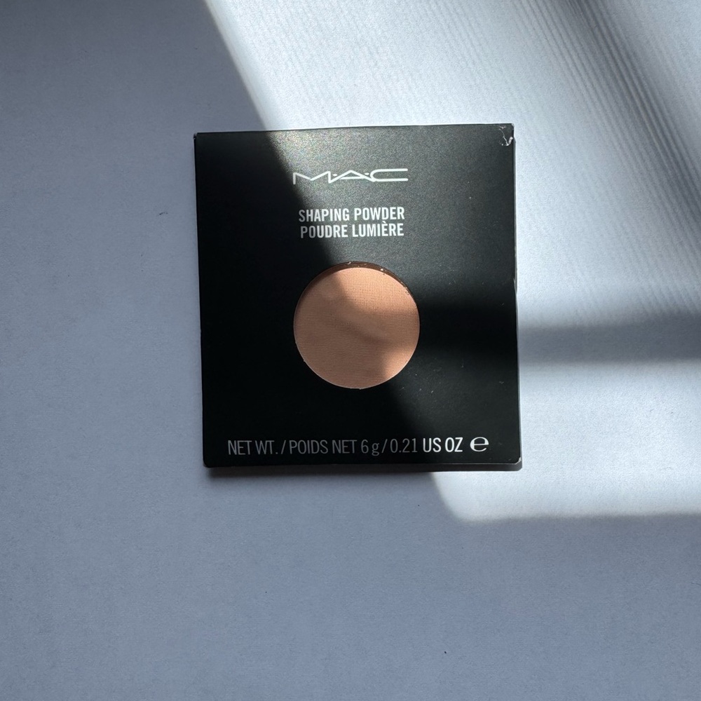 MAC Cosmetics Shaping Powder in Tan (Accentuate A34)